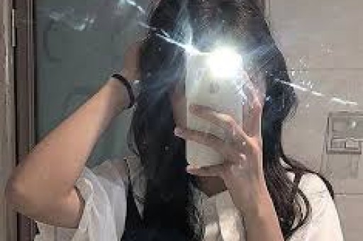 被群嘲的刘浩存：真正撑她站稳娱乐圈的从不是顶级资源